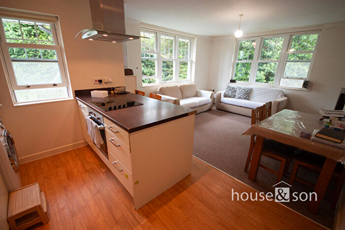 2 Bedroom Flat To Rent In Charminster Road, BH8