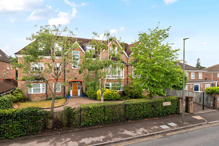2 Bedroom Flat For Sale In Queensborough House North, Oatlands Chase, Weybridge, KT13