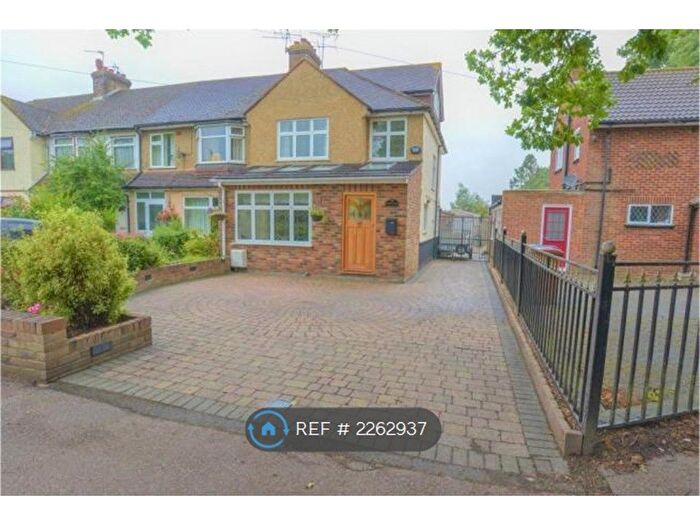 3 Bedroom End Of Terrace House To Rent In Green Lanes, Hatfield, AL10