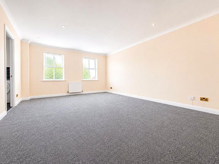2 Bedroom Flat For Sale In Lullingstone Lane, Hither Green, London, SE13