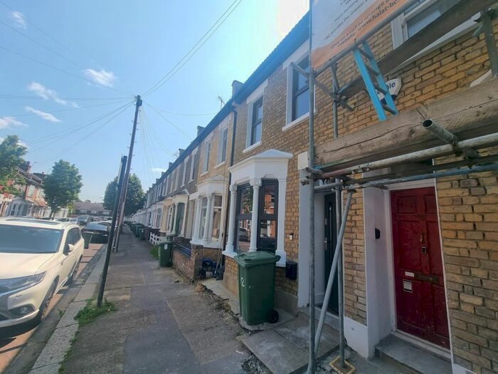 3 Bedroom End Of Terrace House To Rent In Tennyson Road, E15