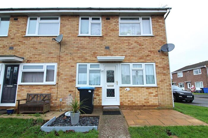 1 Bedroom Flat To Rent In Brookside Close, Old Stratford, Milton Keynes, MK19