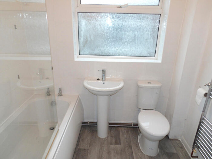 2 Bedroom Bungalow To Rent In Vicarage Lane, Radcliffe-On-Trent, NG12