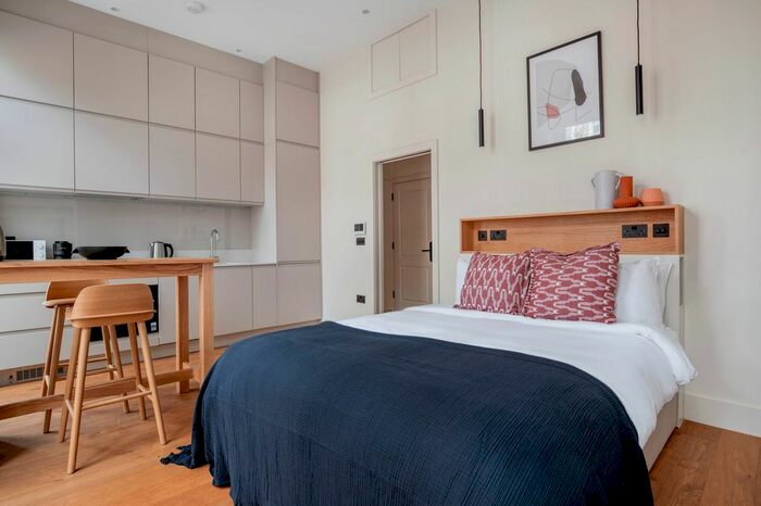 Studio To Rent In Earls Court, London, SW5