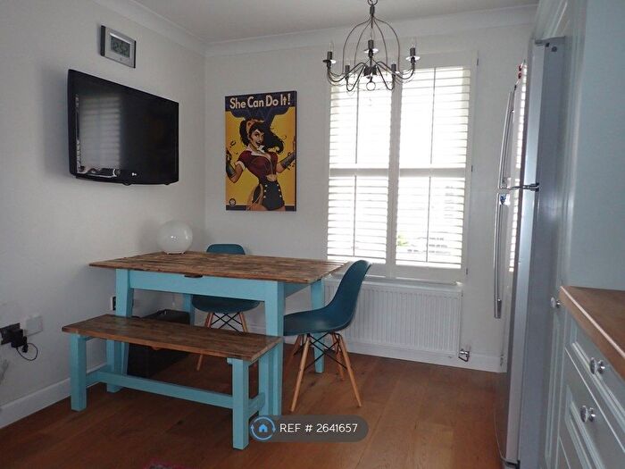 3 Bedroom Terraced House To Rent In Queensgate, Aylesbury, HP19