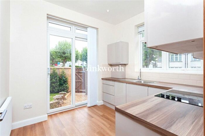 1 Bedroom Apartment To Rent In Templars Avenue, London, NW11