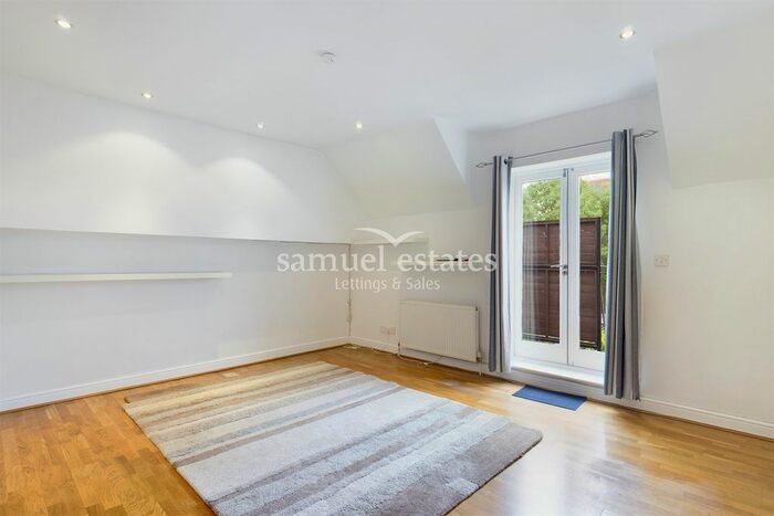 1 Bedroom Flat To Rent In Vant Road, Tooting Broadway, SW17