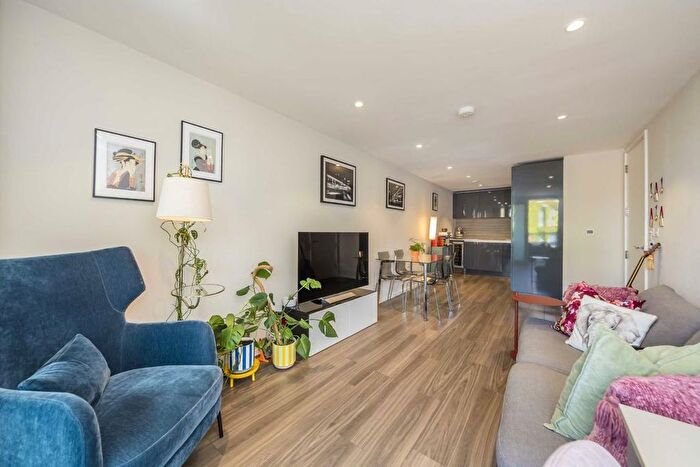 1 Bedroom Flat For Sale In Spectrum Way, Wandsworth, SW18