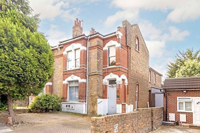 2 Bedroom Flat To Rent In Emanuel Avenue, London, W3