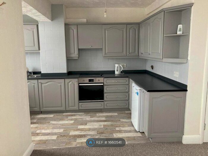 1 Bedroom Flat To Rent In North Approach, Watford, WD25