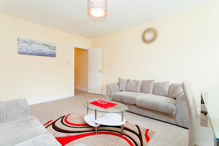 2 Bedroom Flat To Rent In High Road, London, Greater London, N15