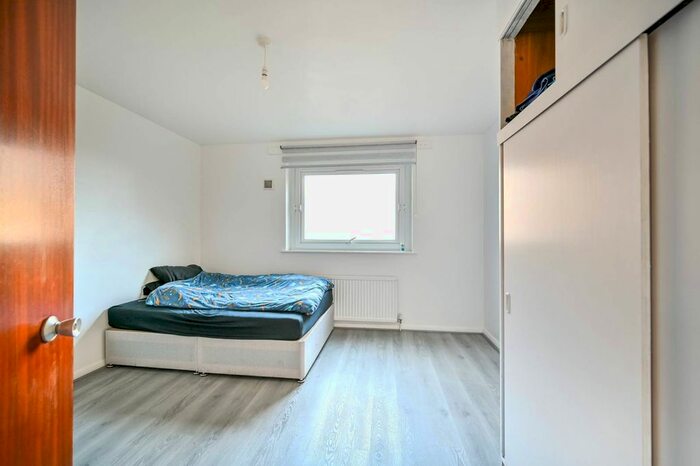 3 Bedroom Flat To Rent In Hillcrest Road, Ealing, London, W5