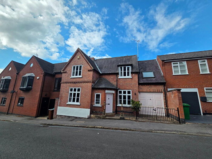 3 Bedroom Semi-Detached House For Sale In Lenton Avenue, Nottingham, NG7