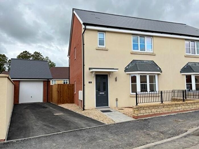 3 Bedroom Semi Detached House To Rent In Winchcombe Avenue, Devizes, SN10