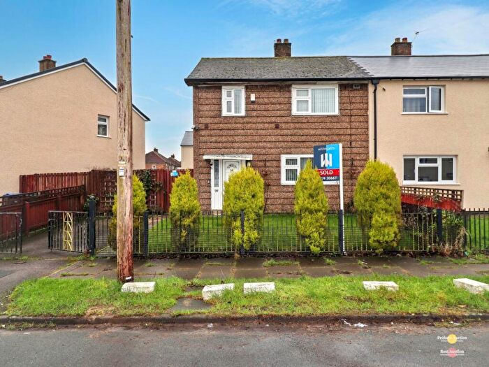 3 Bedroom Semi Detached House For Sale In Blackshaw Drive, Bradford, West Yorkshire, BD6