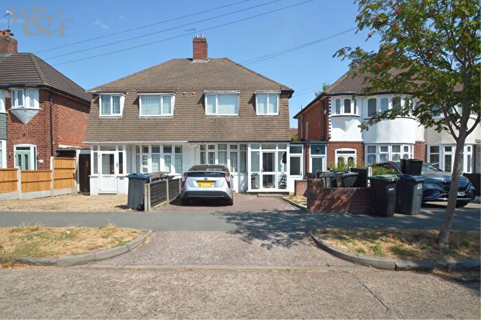 3 Bedroom Semi Detached House For Sale In Hollydale Road, Birmingham, B24