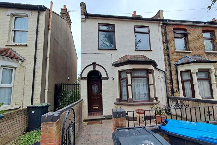 3 Bedroom End Of Terrace House For Sale In Titchfield Road, Enfield, Middlesex, EN3