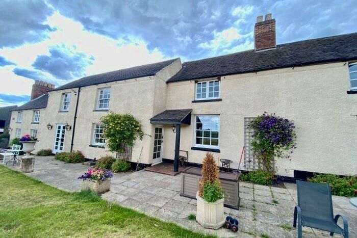 2 Bedroom Property To Rent In Farm Annex, Lichfield, WS14