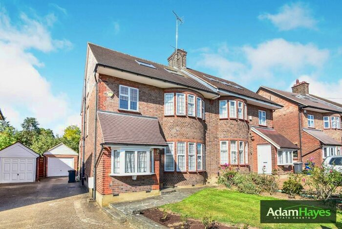 4 Bedroom Semi-Detached House To Rent In Cissbury Ring South, Woodside Park, N12