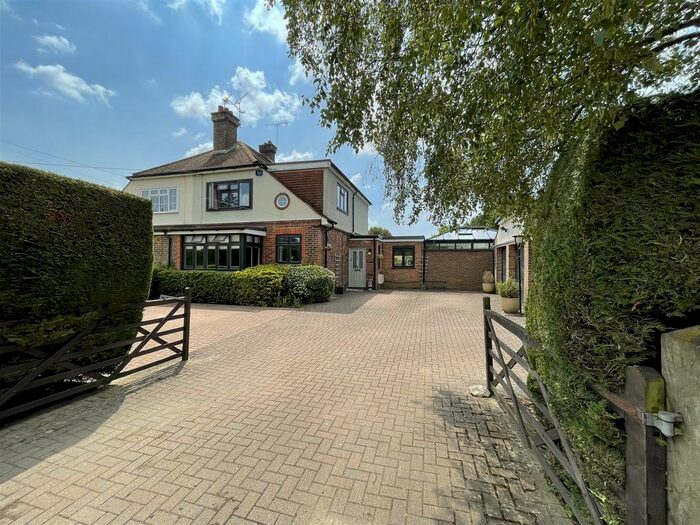 3 Bedroom Semi-Detached House For Sale In Marden Road, Staplehurst, Tonbridge, TN12