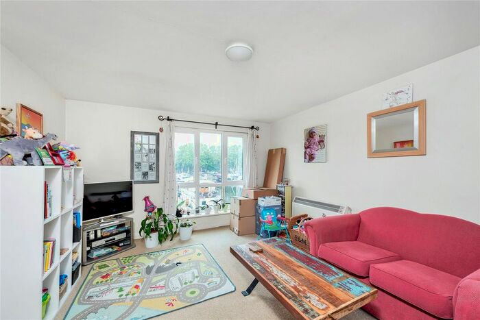 2 Bedroom Flat To Rent In Dunnage Crescent, London, SE16