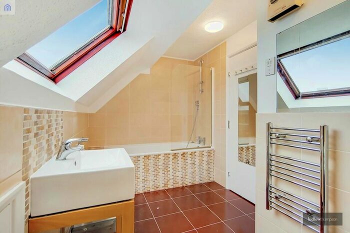 2 Bedroom Flat To Rent In Kinburn Street, London, SE16