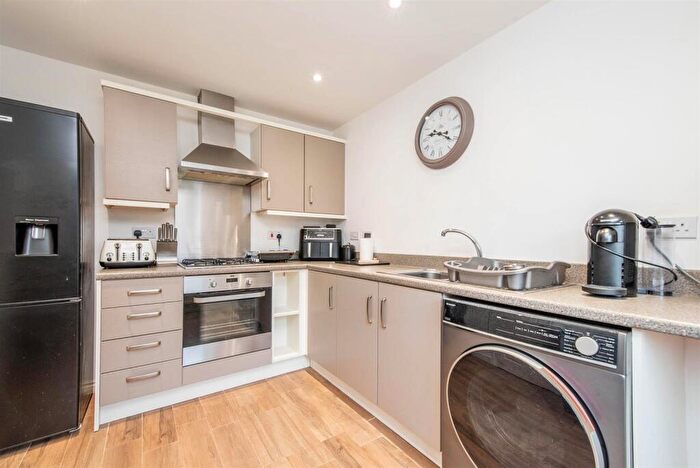 3 Bedroom End Of Terrace House For Sale In Whinfell Close, Leyland, PR25 - Photo 3