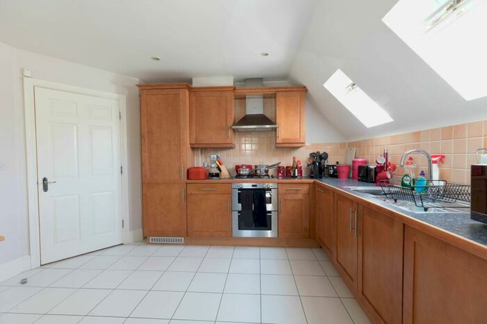 1 Bedroom Flat For Sale In Maddox Drive, Crawley, RH10