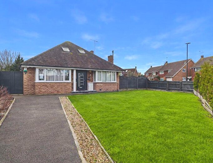 5 Bedroom Bungalow For Sale In Lower Cippenham Lane, Cippenham, Berkshire, SL1