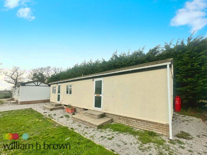 2 Bedroom Lodge To Rent In Colchester Road, Great Bentley, Colchester, CO7