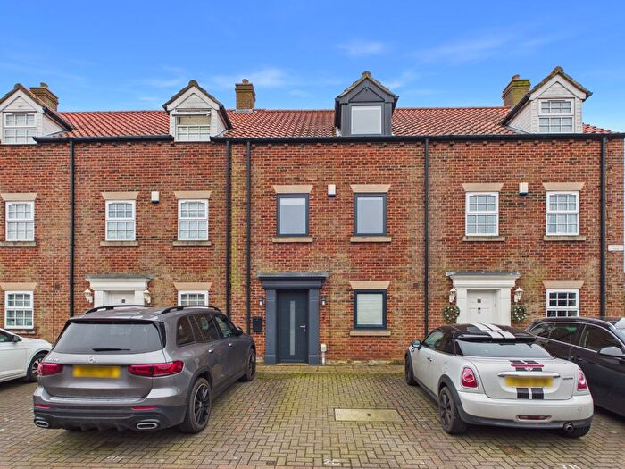 3 Bedroom Town House For Sale In Flemingate Court, Beverley, HU17