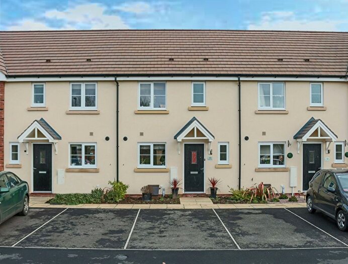 3 Bedroom Terraced House For Sale In Kingcup Close, Catshill, B61