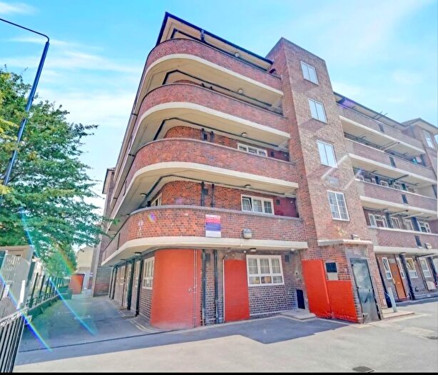 4 Bedroom Maisonette For Sale In Quaker Street, London, E1