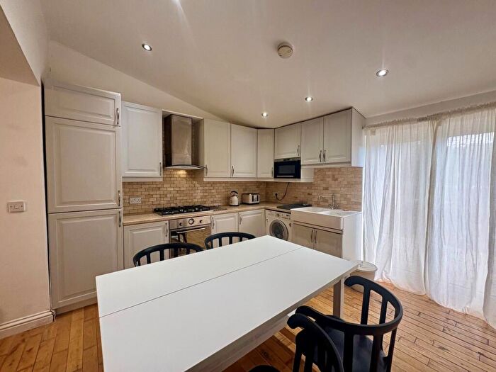 2 Bedroom Flat To Rent In Hillfields Avenue, Bristol, BS16