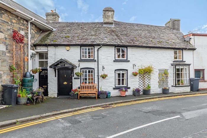 3 Bedroom Terraced House To Rent In Rhayader, Powys, LD6