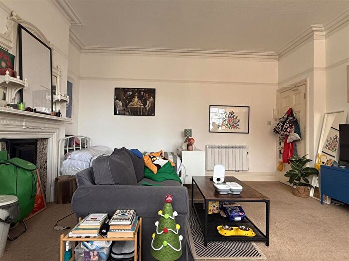 Apartment To Rent In Fourth Avenue, Hove, BN3