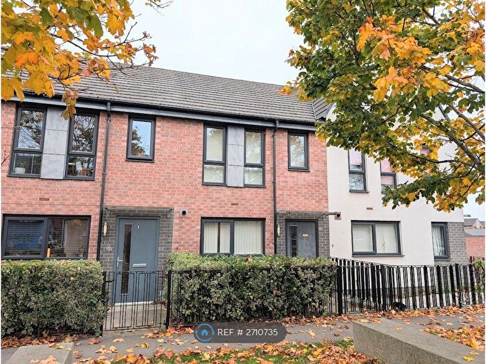 2 Bedroom Semi Detached House To Rent In Wakefield Road, Fitzwilliam, WF9