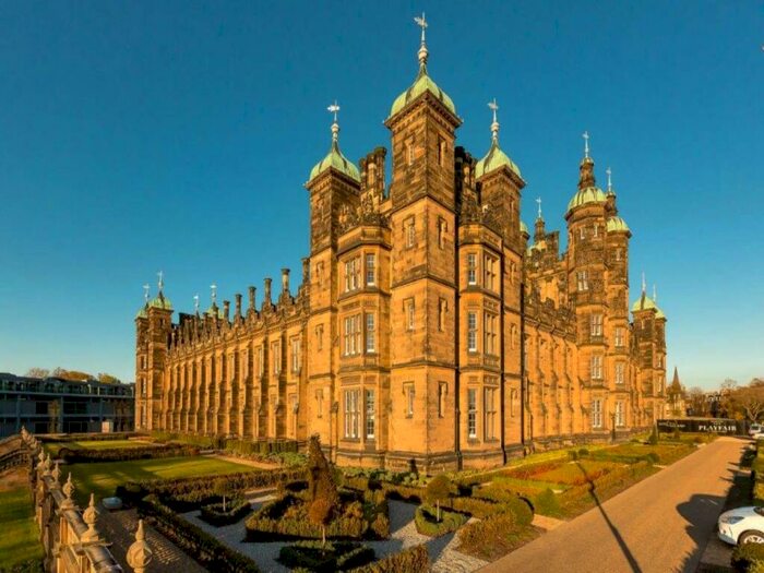 3 Bedroom Flat To Rent In Donaldson Drive, West End, Edinburgh, EH12