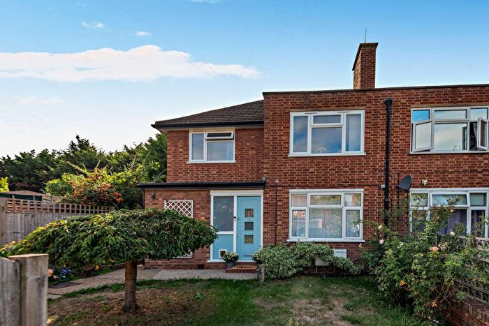 2 Bedroom Maisonette For Sale In Mayfield Close, Thames Ditton, KT7