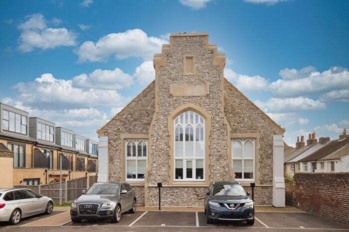 2 Bedroom Flat For Sale In Royal Road, Ramsgate, Kent, CT11