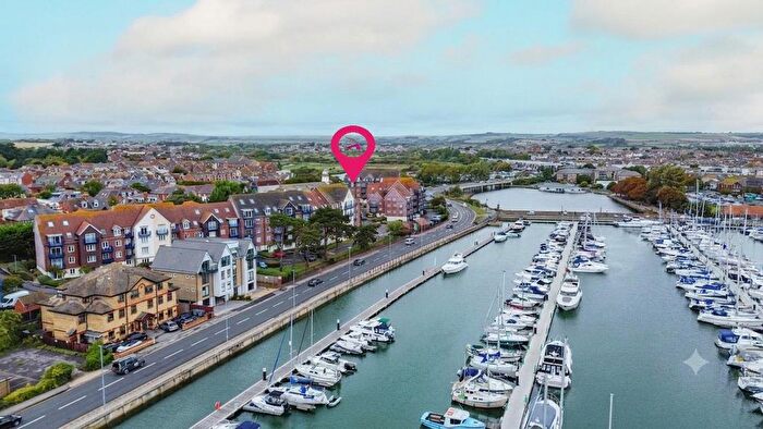 2 Bedroom Flat For Sale In Corscombe Close, Weymouth, DT4