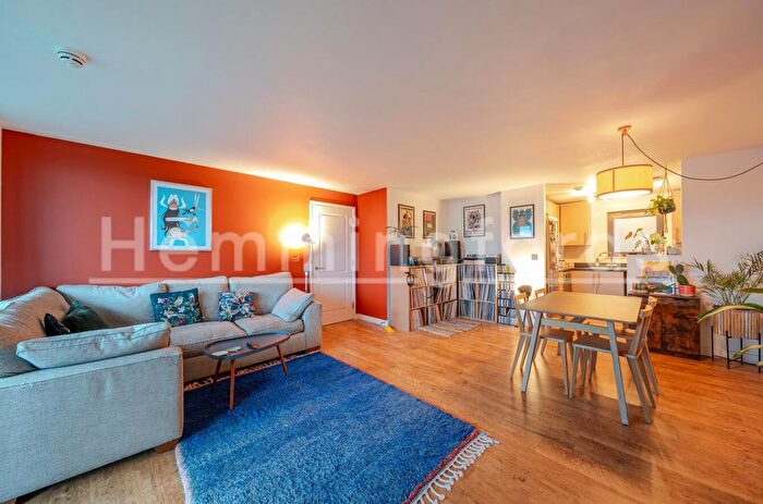 2 Bedroom Flat For Sale In Palmers Road, London, E2