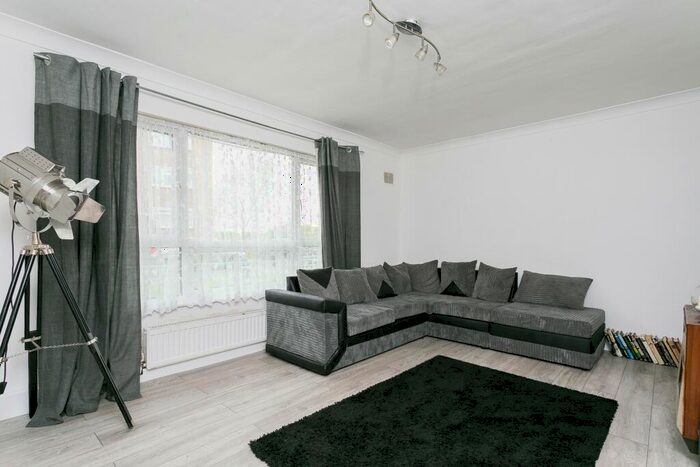 2 Bedroom Flat To Rent In Brading Crescent, E11