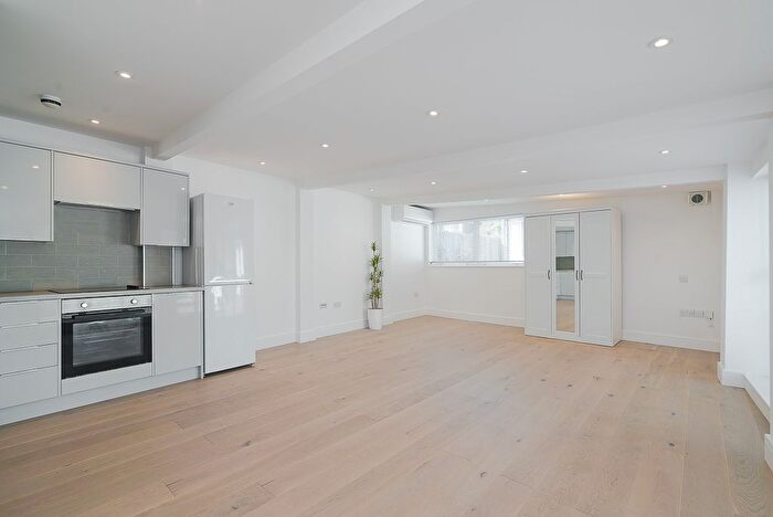 1 Bedroom Flat To Rent In St. Margarets Grove, St Margarets, Twickenham, TW1