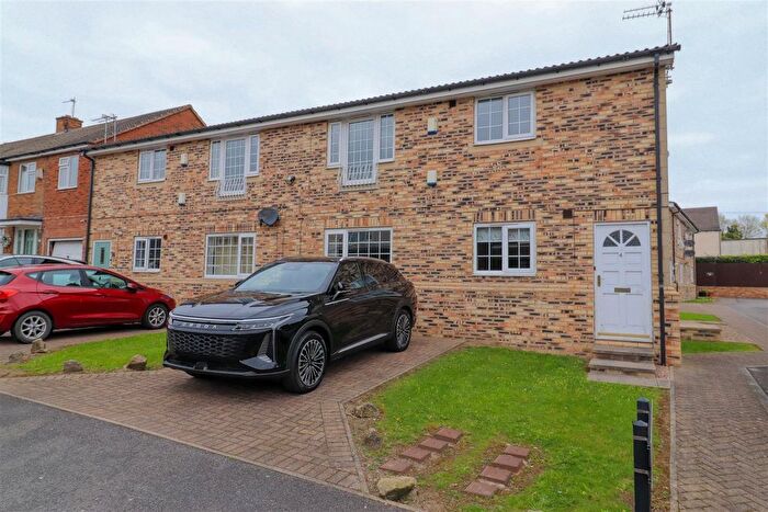2 Bedroom Flat For Sale In Ashwood Court, Normanton, WF6