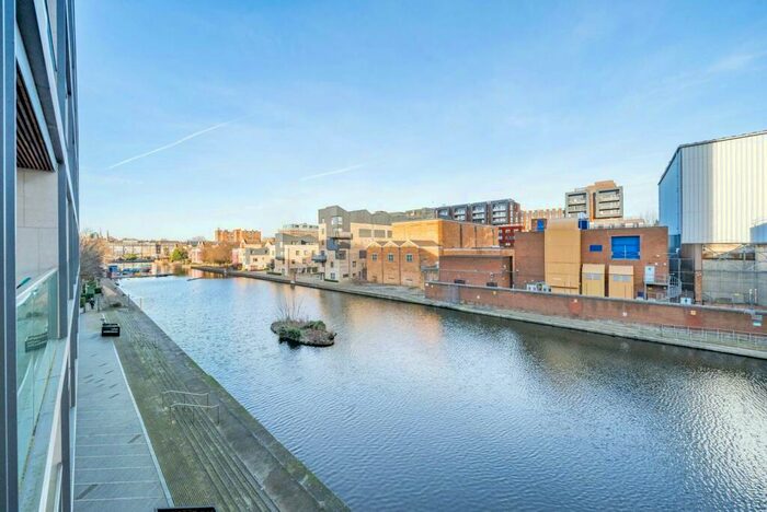 2 Bedroom Flat To Rent In City Road, Angel, London, EC1V