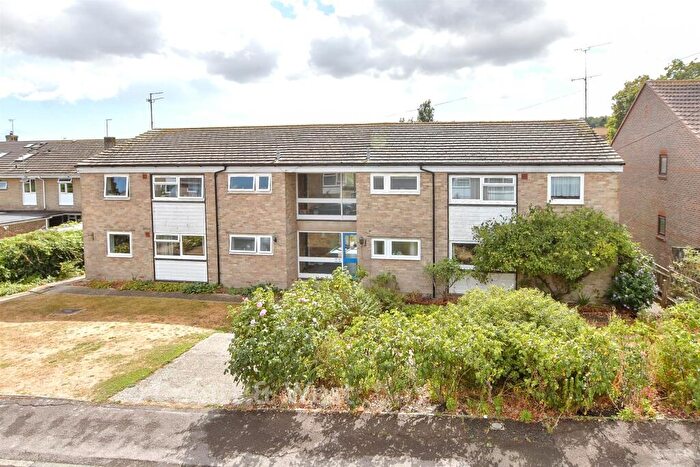 2 Bedroom Flat For Sale In Coombe Crescent, Bury, West Sussex, RH20