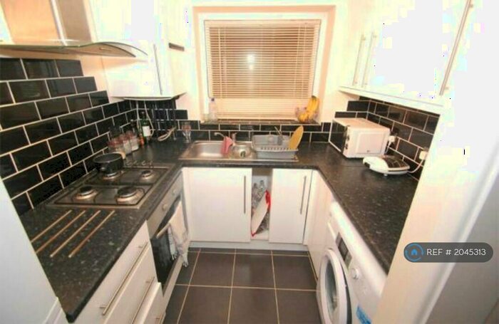 1 Bedroom Flat To Rent In Beacon Road, Chatham, ME5