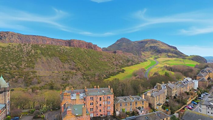 2 Bedroom Flat For Sale In St Leonard's Bank, Edinburgh, EH8