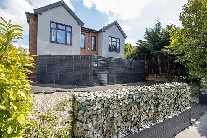 3 Bedroom Flat To Rent In Bridle Road, Croydon, London, CR0